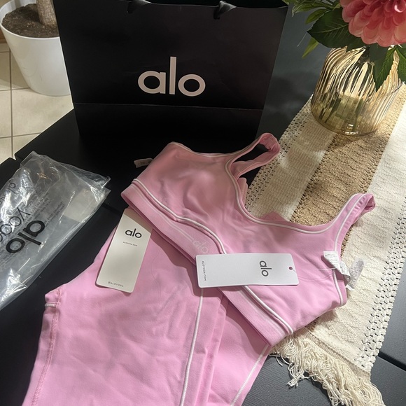 ALO Yoga Pants - Alo yoga Airbrush Set - Light Pink Sports Bra & leggings